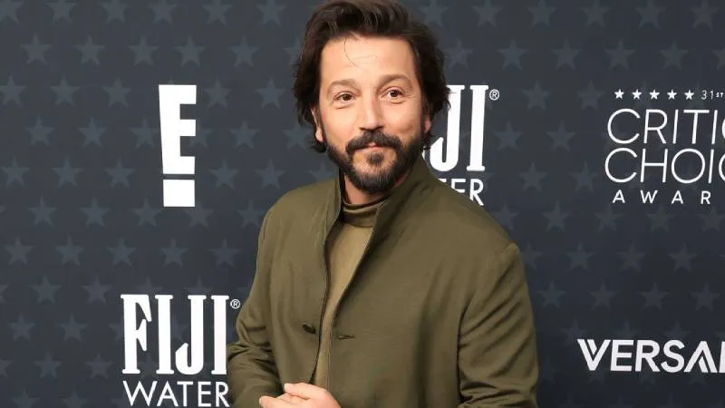 Diego Luna figuran entre los talentos mexicanos esperados en la gala./@movieversox