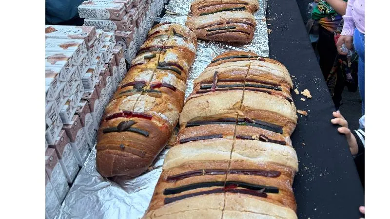 Niñas y niños recibieron juguetes y libros durante la celebración del Día de Reyes 2026 organizada por autoridades capitalinas./ Georgina Sánchez