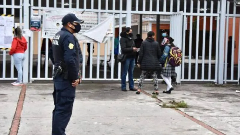 Policías de Tránsito apoyarán el cruce seguro de estudiantes y padres de familia en zonas escolares./ X