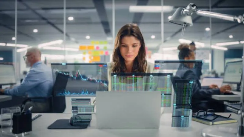 Sam Altman, director ejecutivo de OpenAI, advirtió que las carreras basadas en tareas repetitivas son las más vulnerables./ Pixabay