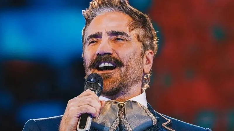 Alejandro Fernández informó que fue operado de emergencia por un cuadro de apendicitis y se encuentra en recuperación./ IG