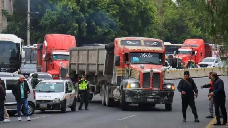 El Circuito Exterior Mexiquense y Calzada Ignacio Zaragoza podrían presentar congestionamientos severos desde temprano./ X