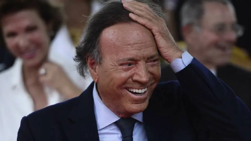 Julio Iglesias es investigado por la Fiscalía de la Audiencia Nacional tras una denuncia por presuntos abusos sexuales presentada por dos extrabajadoras./ AP