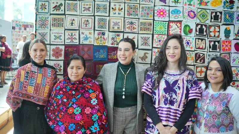 Tras el conteo oficial, Guinness World Records certificó 3 mil 106 piezas, con las que México obtuvo el Récord Guinness./ @carlalopezmalo