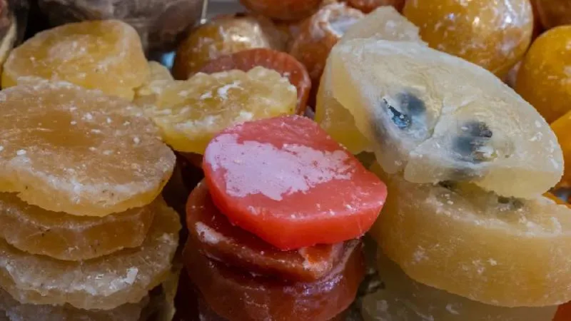 Productores locales ofrecen alegrías, dulces y otros productos elaborados a base de amaranto./ X