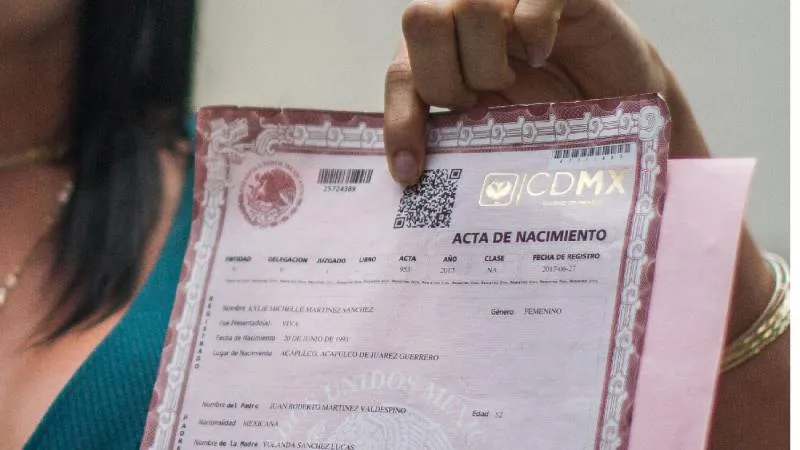 Gran parte del mercado negro de actas falsas opera a través de redes sociales y páginas no oficiales./ RS