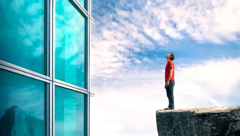 La transmisión de la escalada de Taipei 101 por Netflix fue reagendada por mal clima, y se espera conectividad global. / Netflix