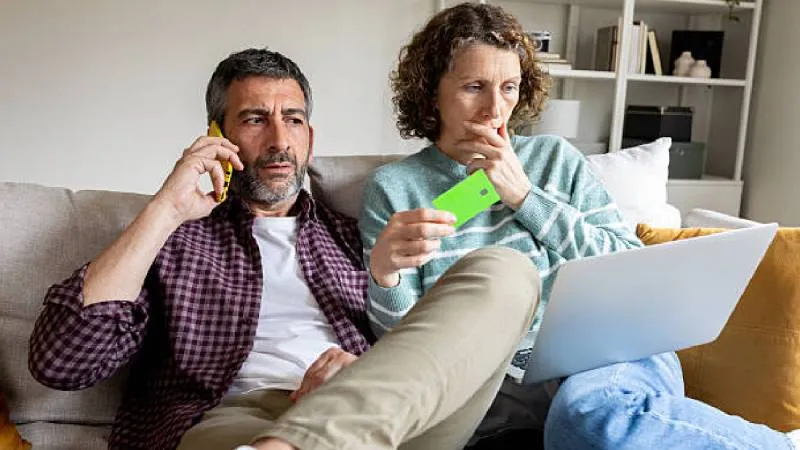 Llamadas y mensajes falsos son algunas de las tácticas más comunes en los nuevos fraudes financieros./ Pixabay