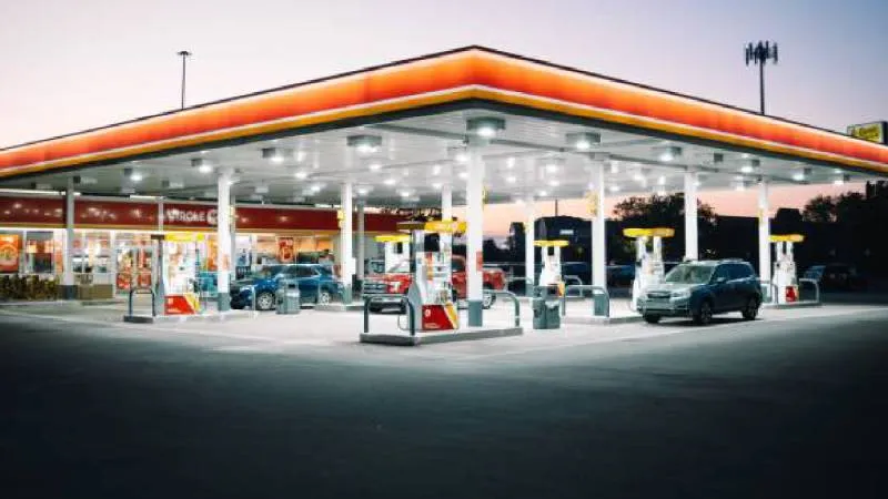 Hong Kong encabeza la lista de los países con la gasolina más cara del mundo en 2026, debido a altos impuestos y costos de importación./ Pixabay