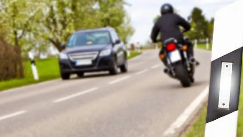 El uso de casco certificado es obligatorio tanto para el conductor como para el acompañante de la motocicleta./ Pixabay