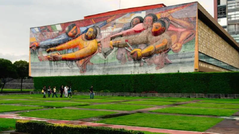 La Universidad Nacional Autónoma de México se mantiene como la institución de educación superior mejor ubicada del país a nivel internacional./ Pixabay