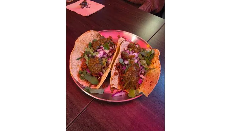 Los tacos del restaurante de Chingu amiga. / @chinguamiga