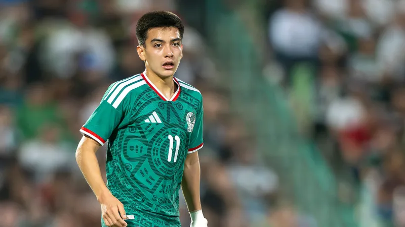 Gilberto Mora presenta pubalgia | IMAGO7