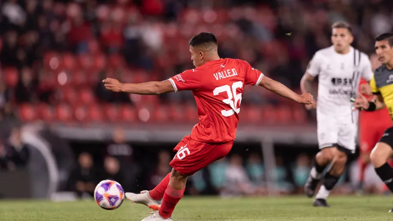 Vallejo estuvo el 2025 a préstamo con el Liverpool de Uruguay | X: @Independiente