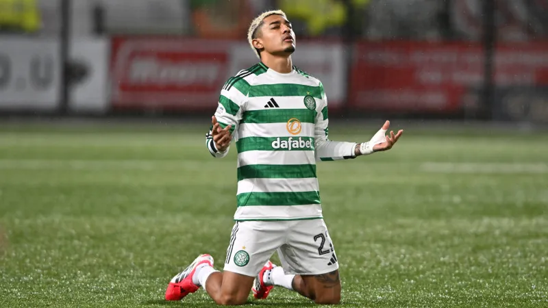 Segunda titularidad del mexicano con Celtic | Grosby Group