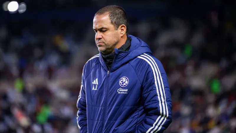 André Jardine se queja del arbitraje | IMAGO7