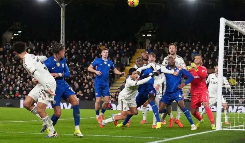 Raúl Jiménez en partido contra Chelsea