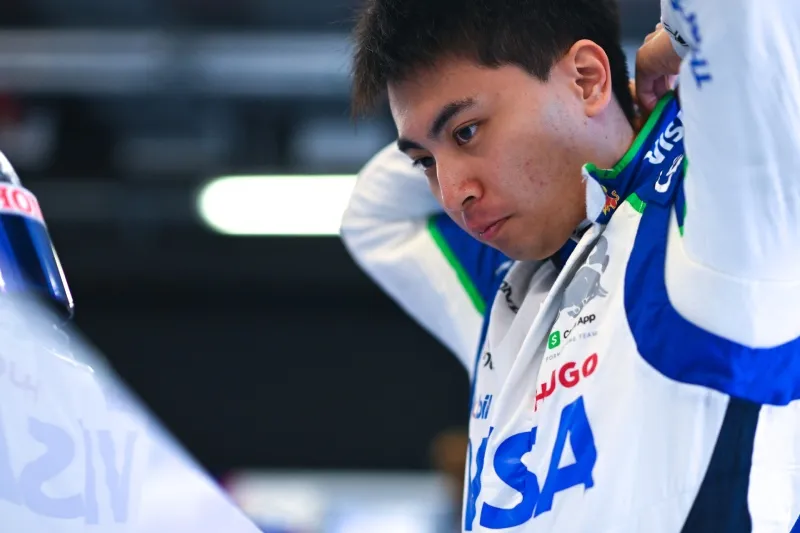 Ayumu Iwasa acompañará a Lawson y Lindblad en 2026 con Racing Bulls