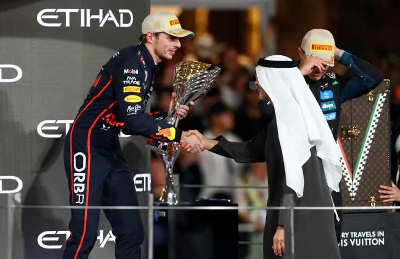 Verstappen, en Yas Marina | RBR