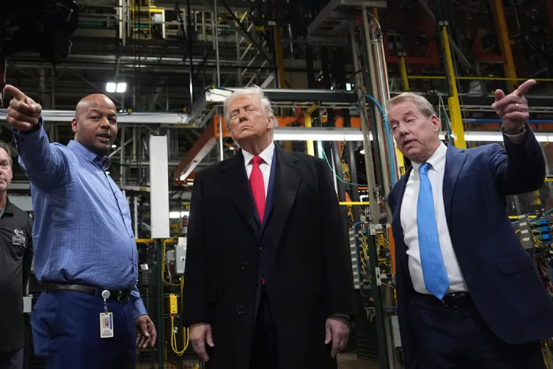 El presidente estuvo en la planta de Ford en Michigan / AP