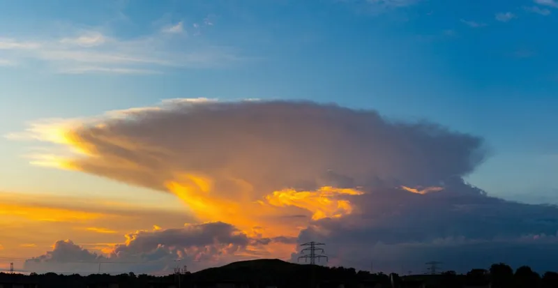 La tormenta geomagnética ya impactó sobre la Tierra / FREEPIK