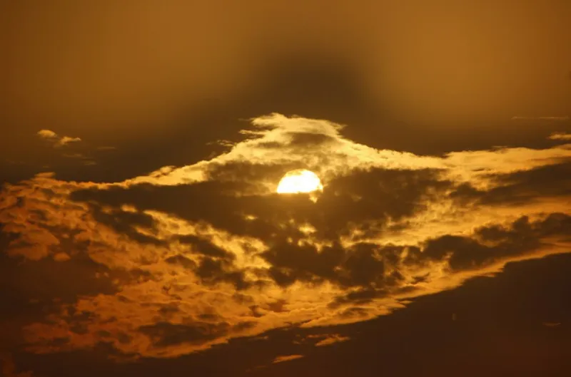 Las tormentas geomagnéticas afectan los aparatos electrónicos / FREEPIK