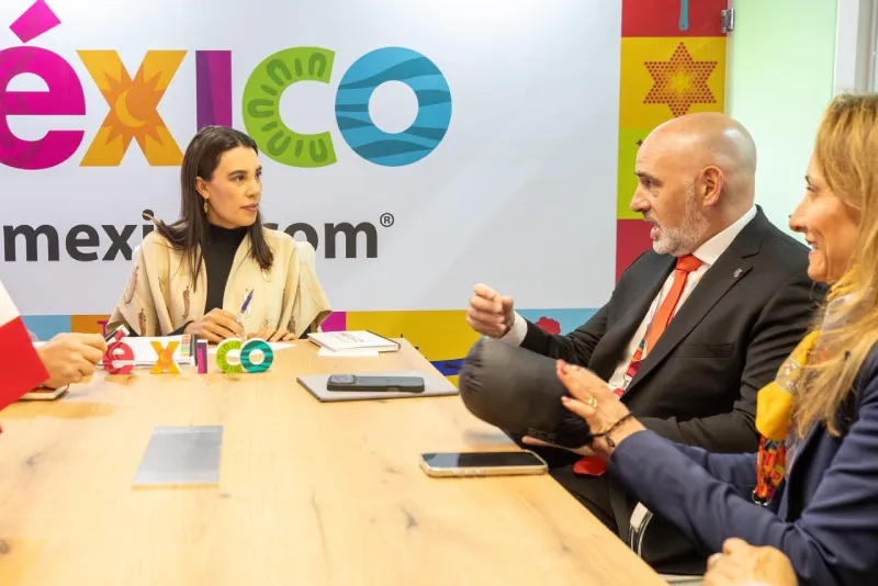 La presidenta Sheinbaum pidió a los funcionarios no malgastar dinero del erario / X: @josefinarodzam