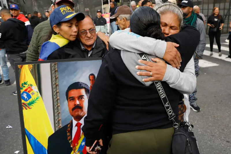 En risas y lágrimas, Venezuela celebra la presunta captura de Nicolás Maduro / AP
