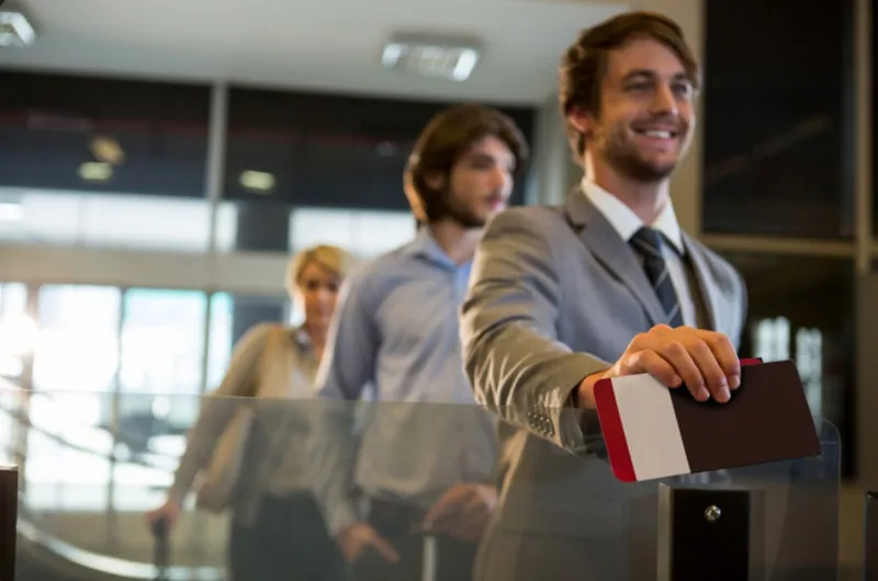 Si quieren entrar a Estados Unidos se deberán pagar hasta 15 mil dólares / FREEPIK