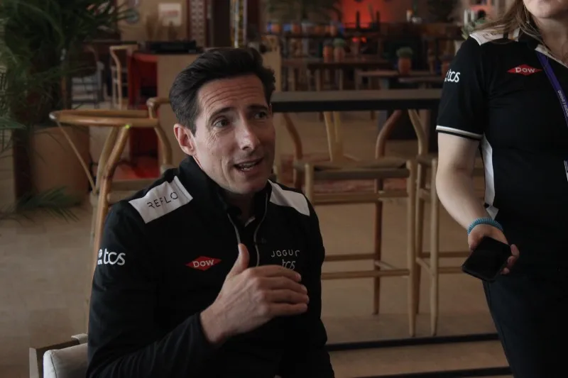 Ian James | Patricia Spíndola