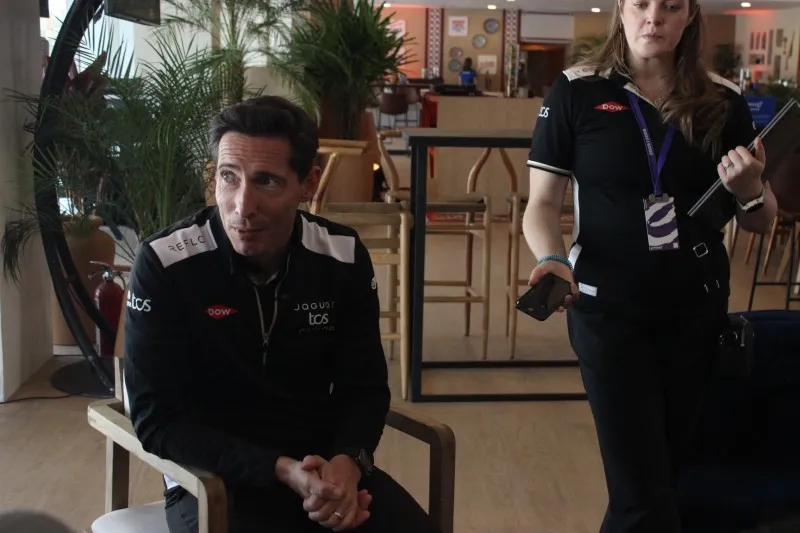 Ian James | Patricia Spíndola