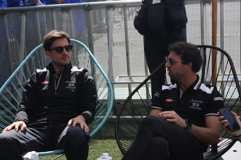 Los Pilotos | Patricia Spíndola