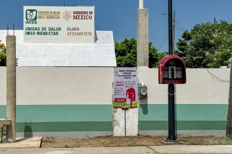 Cabinas telefónicas instaladas por CFE Telecomunicaciones e Internet para Todos para ofrecer llamadas gratuitas en comunidades rurales. / X: @ForoCoatza