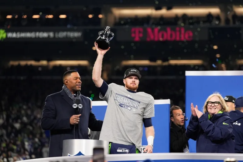 Darnold levanta el trofeo de campeón de la NFC | AP