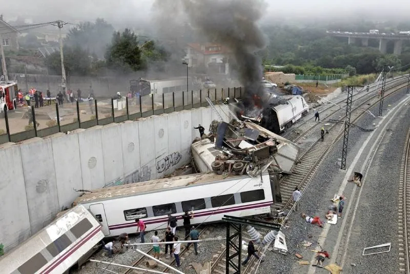 En 2013 otro accidente ferroviario en España dejó como saldo 80 muertos/AP