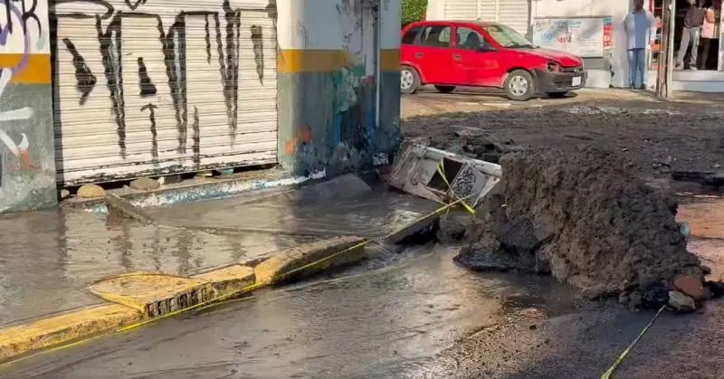 Fueron millones de litros de agua potable los que se desperdiciaron/X: @LisetGlezG