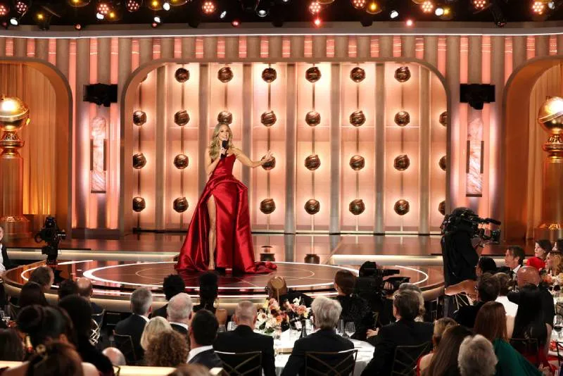 La comediante Nikki Glaser fue la presentadora de los Golden Globes 2026/AP