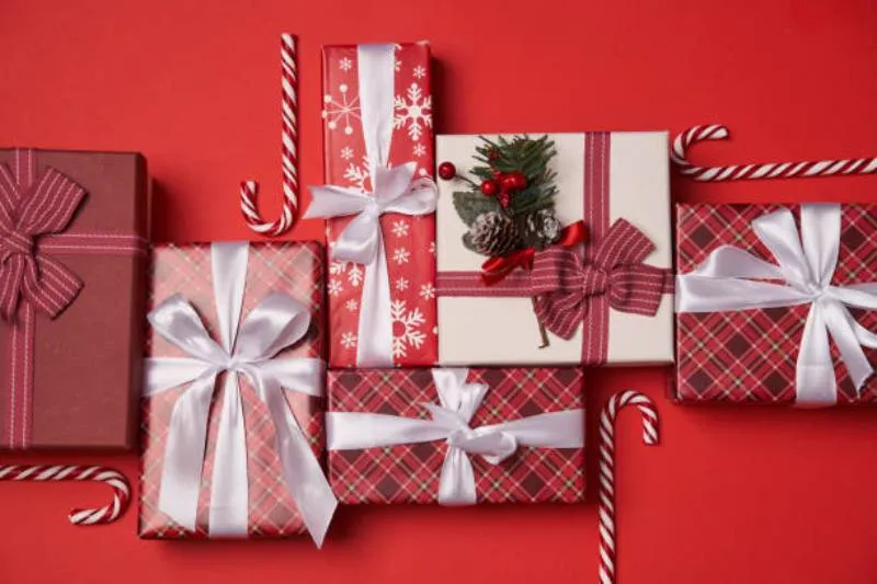 Las estafas en línea aumentan durante las fiestas por el interés en ofertas y regalos. / iStock
