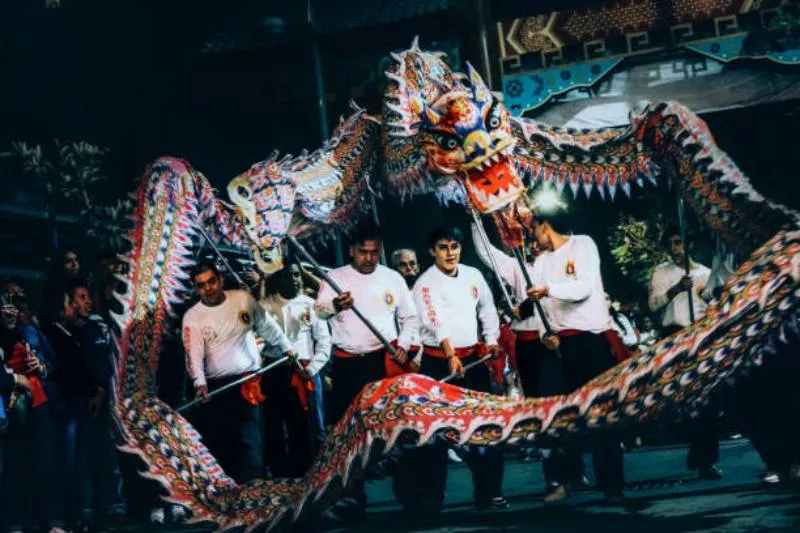 Danzas del dragón y del león animan la celebración del Año Nuevo Chino en la ciudad. / iStock