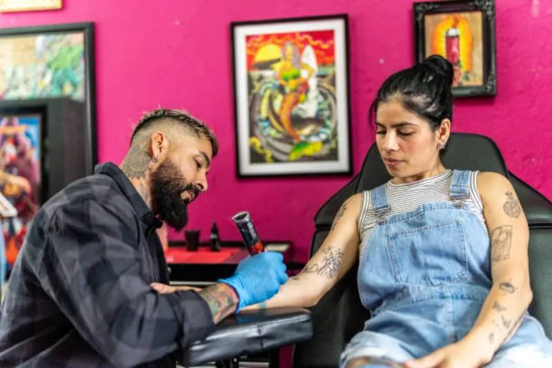 Música en vivo y cultura urbana acompañarán la experiencia de la Expo Tattooarte 2026 este 31 de enero y 1 de febrero. / iStock