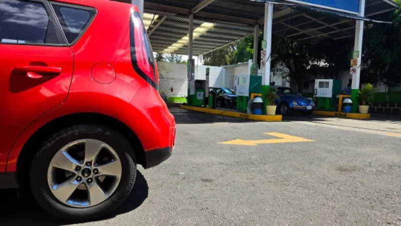 Las autoridades recuerdan a los conductores respetar el calendario oficial de verificación para evitar multas y restricciones de circulación. / iStock