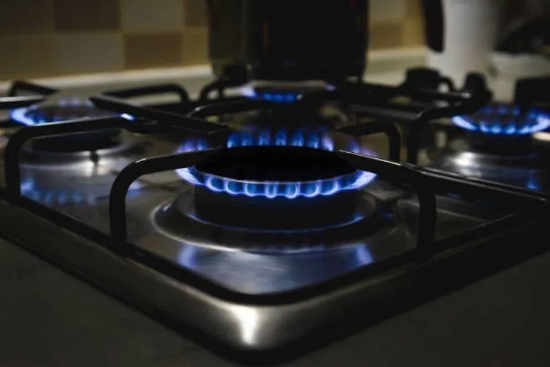 No encender luces ni aparatos eléctricos si hay sospecha de fuga de gas para prevenir chispas. / iStock