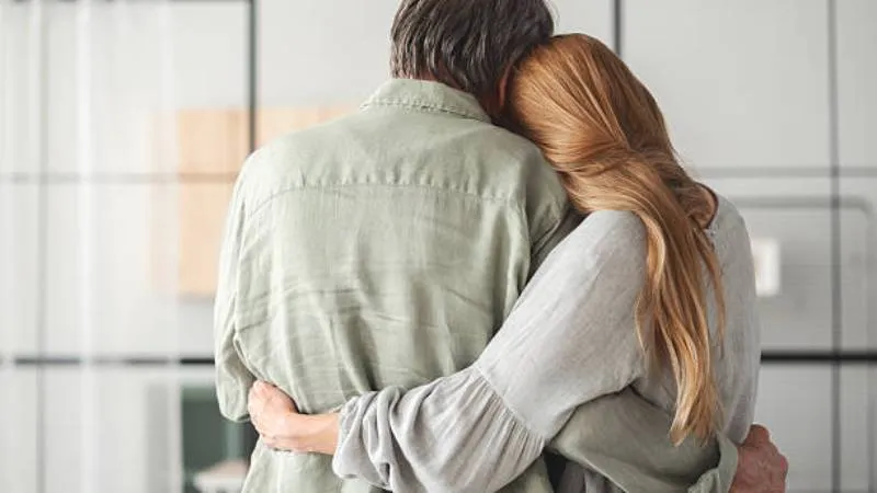 Cada 21 de enero se invita a compartir un abrazo con seres queridos. / iStock