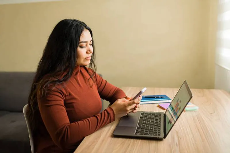 El internet de CFE llega mediante dispositivos MiFi para conectar varios equipos. / iStock