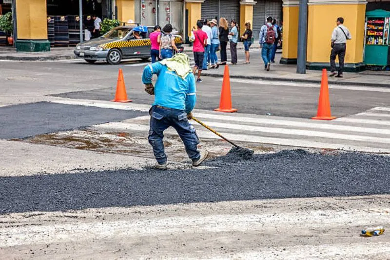 El megabacheo iniciará en tramos con mayor deterioro y tránsito. / iStock