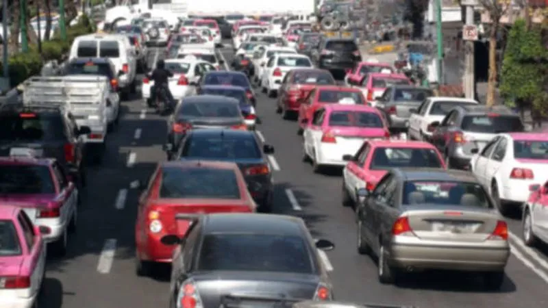 El tráfico intenso es uno de los principales problemas urbanos de la capital. / iStock
