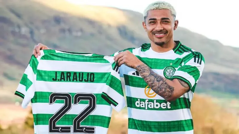 Julián Araujo | @CelticFC