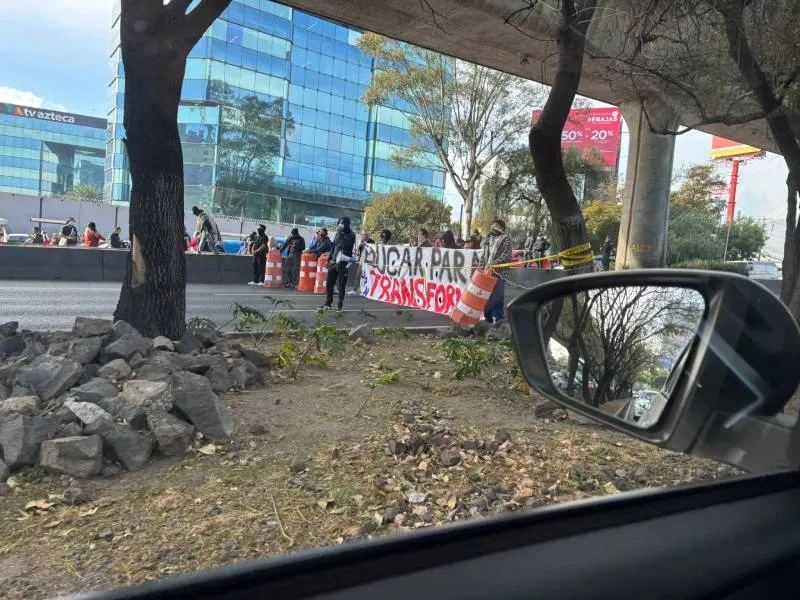 Fueron cientos de automovilistas los afectados esta mañana de martes/X: @realjpaguirre