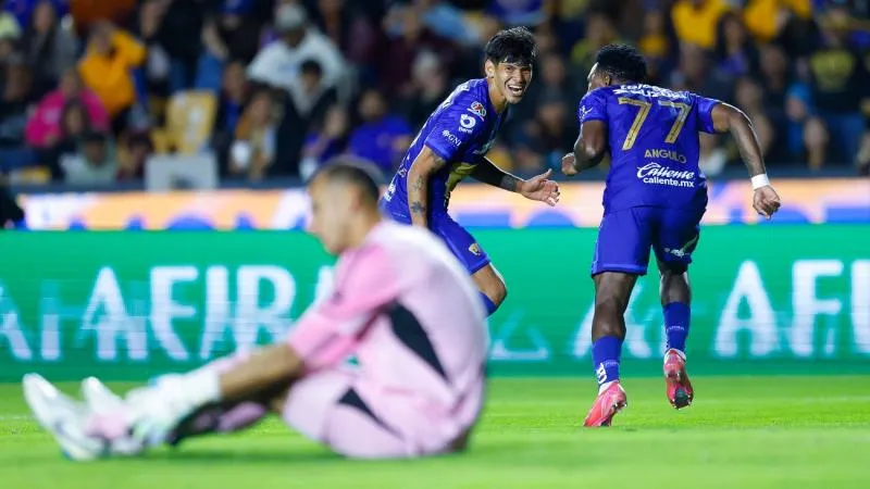 Robert Morales celebra su gol | IMAGO7