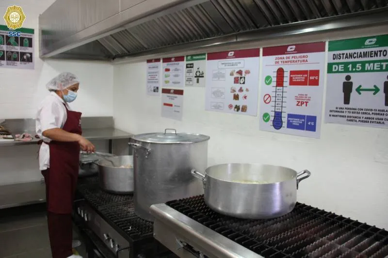 Aquellos que pasaron Nochebuena en El Torito recibieron de cenar un menú especial/SSC